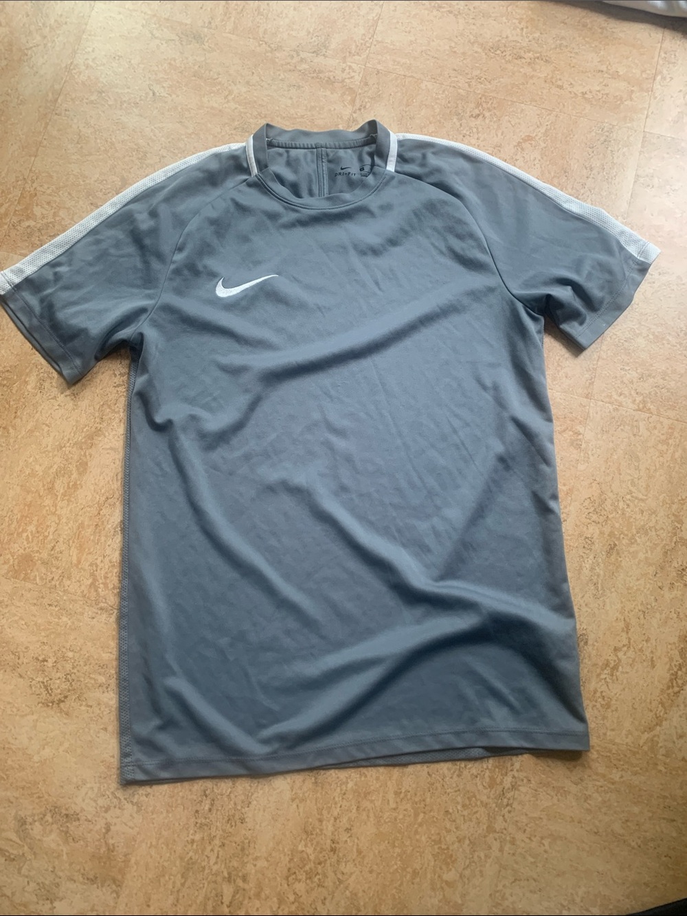 Nike Men’s Gray soccer academy Short-Sleeve Training T shirt jersey
